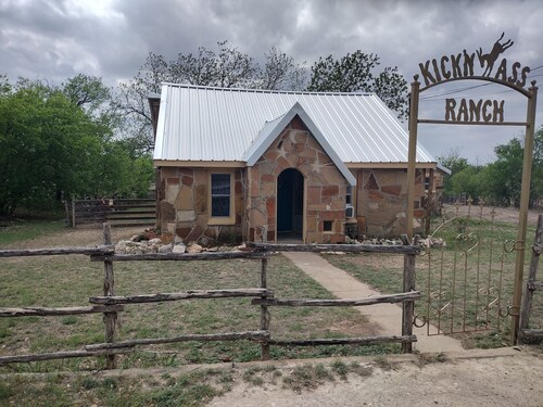 Hill country Home close to Everywhere