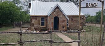 Hill country Home close to Everywhere