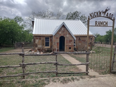 Hill country Home close to Everywhere