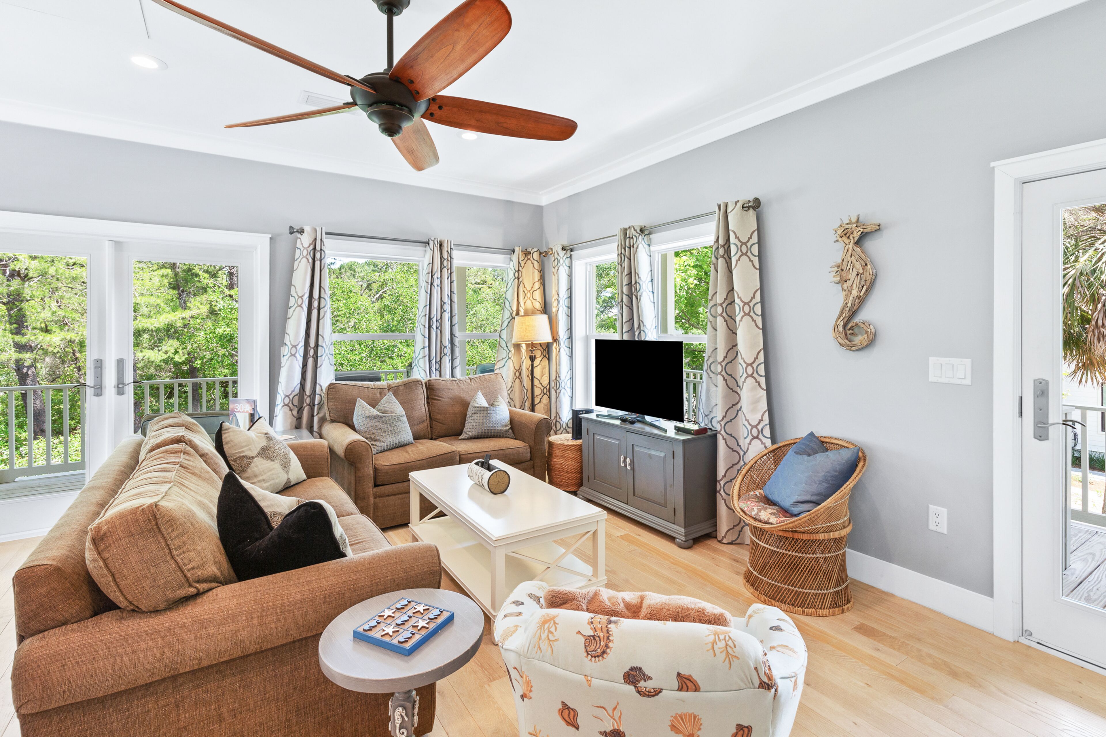 Tree-lined home with deck and AC - 1 block from the beach, Eastern Lake, and 30A
