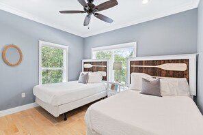 2 habitaciones, tabla de planchar con plancha, internet y ropa de cama