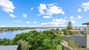 Unclassified image, 2 of 16, button