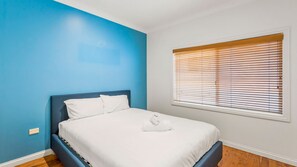 4 bedrooms, iron/ironing board, free WiFi, bed sheets