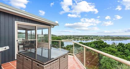 Shaws View - Breathtaking Shaws Bay Views