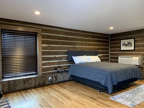 1 bedroom, desk, free WiFi, bed sheets - {Big Timbers} Lodging next to North Entrance of Itasca State Park (Shevlin)