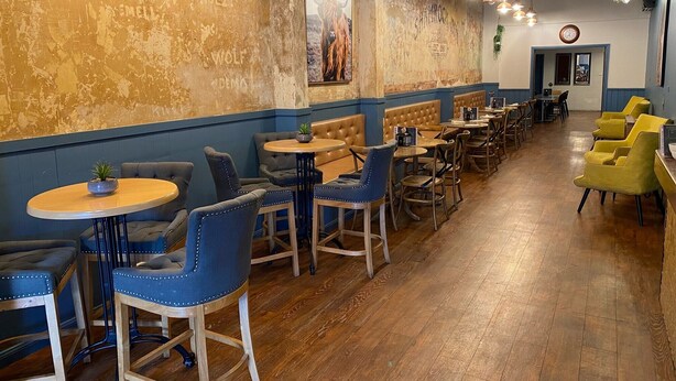 A restaurant interior with booths, tables, and chairs. - Australian Hotel Young (Young)