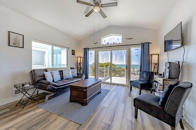Dog-friendly oceanside home w/WiFi, ocean views, private W/D, deck, & fireplace