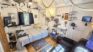 1 bedroom, iron/ironing board, WiFi, bed sheets - The Stabbin Cabin Grant Island w/Boat, HotTub, Pet (Greig)
