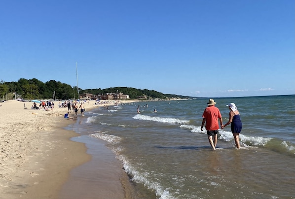 Beach nearby, sun-loungers, beach towels