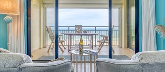 OCEANFRONT, Pool, Elevator, SPECTACULAR SUNRISE over Ocean & Intracoastal! $300 in Free Tickets!