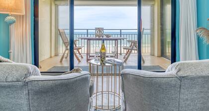 OCEANFRONT, Pool, Elevator, SPECTACULAR SUNRISE over Ocean & Intracoastal! $300 in Free Tickets!
