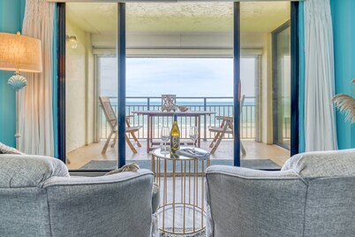 Oceanfront, Amazing Ocean Sunrise and Intracoastal Sunset View, Pool, Elevator, $300 in Free Tickets