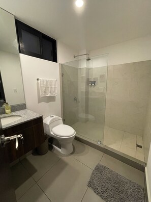Shower, hair dryer, towels, soap - Beautiful apartment 10 minutes walk from the beach (Nuevo Vallarta)