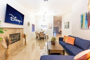 Interior - Saltwater Pool, Spa, Firepit, GameRoom @MariamsBnb (Desert Hot Springs)