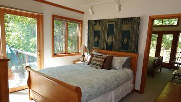 4 bedrooms, iron/ironing board, free WiFi, bed sheets