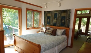 4 bedrooms, iron/ironing board, free WiFi, bed sheets - Waterfront cottage with tidelands, creek and waterfall! (Eastsound)