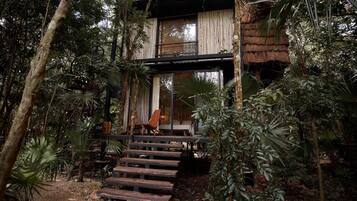 Jungle Suite | Decoración personalizada, muebles diferentes y ropa de cama