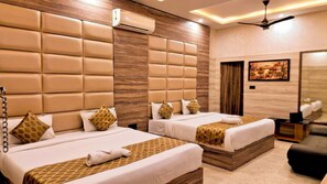 Perhehuone | Kannettavalle tietokoneelle sopiva työtila, ilmainen Wi-Fi