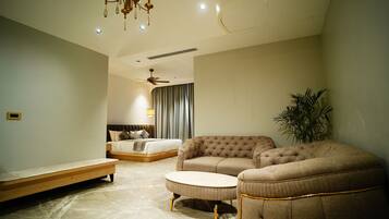 Royal Suite | Laptopgeeigneter Arbeitsplatz, kostenloses WLAN, Rollstuhlgeeignet