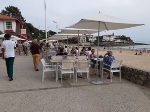 Outdoor dining - Apartment (Saint-Palais-sur-Mer)