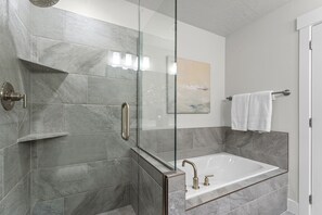 Townhome, 3 Bedrooms | Bathroom | Towels, shampoo - Magnolia Lane by RedAwning (Washington)