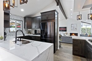 Fridge, microwave, oven, stovetop - Stylish Mid-Century Villa w/ Pool, 10 mins to Disney (Fullerton)