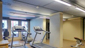A fitness room with treadmills, a stationary bike, and a rowing machine. - Enzian 720 by Interhome (Beatenberg)