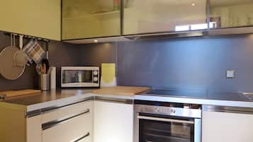 Refrigerador, microondas, horno y lavavajillas