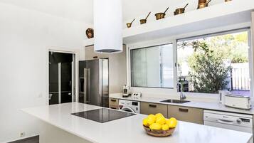 Réfrigérateur, micro-ondes, four, lave-vaisselle