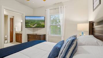 4 bedrooms, iron/ironing board, WiFi, bed sheets