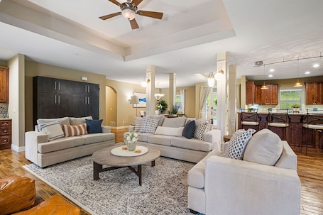 Smart TV, fireplace, table football. Villa with 30ft PrivateDeck, All Ensuite Bathrooms,ClubhousePool, Golf, GameArea