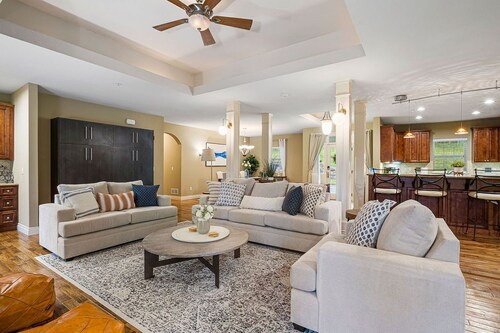 Villa with 30ft PrivateDeck, All Ensuite Bathrooms,ClubhousePool, Golf, GameArea