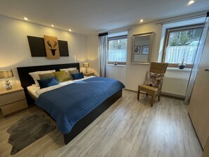 1 bedroom, iron/ironing board, free internet