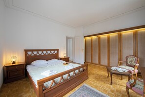 Familienapartment, 2 Schlafzimmer (Casa Daly) | 2 Schlafzimmer, laptopgeeigneter Arbeitsplatz, WLAN, Bettwäsche