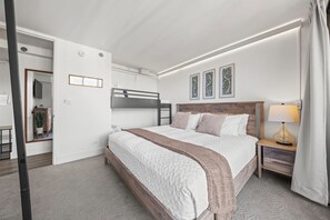 2 bedrooms, iron/ironing board, free WiFi, bed sheets - Newly renovated! FREE PARKING, Koolau Mountain, Golf Course & City Views! (Honolulu)