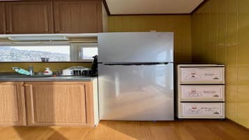 Basic Cottage | Private kitchen | Fridge, coffee/tea maker, electric kettle, dining tables