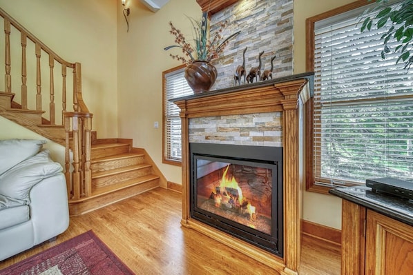 Interior - Enjoy a serene stay at Tootsie's Place, a 2-bedroom condo with water views in Saugatuck. (Saugatuck)