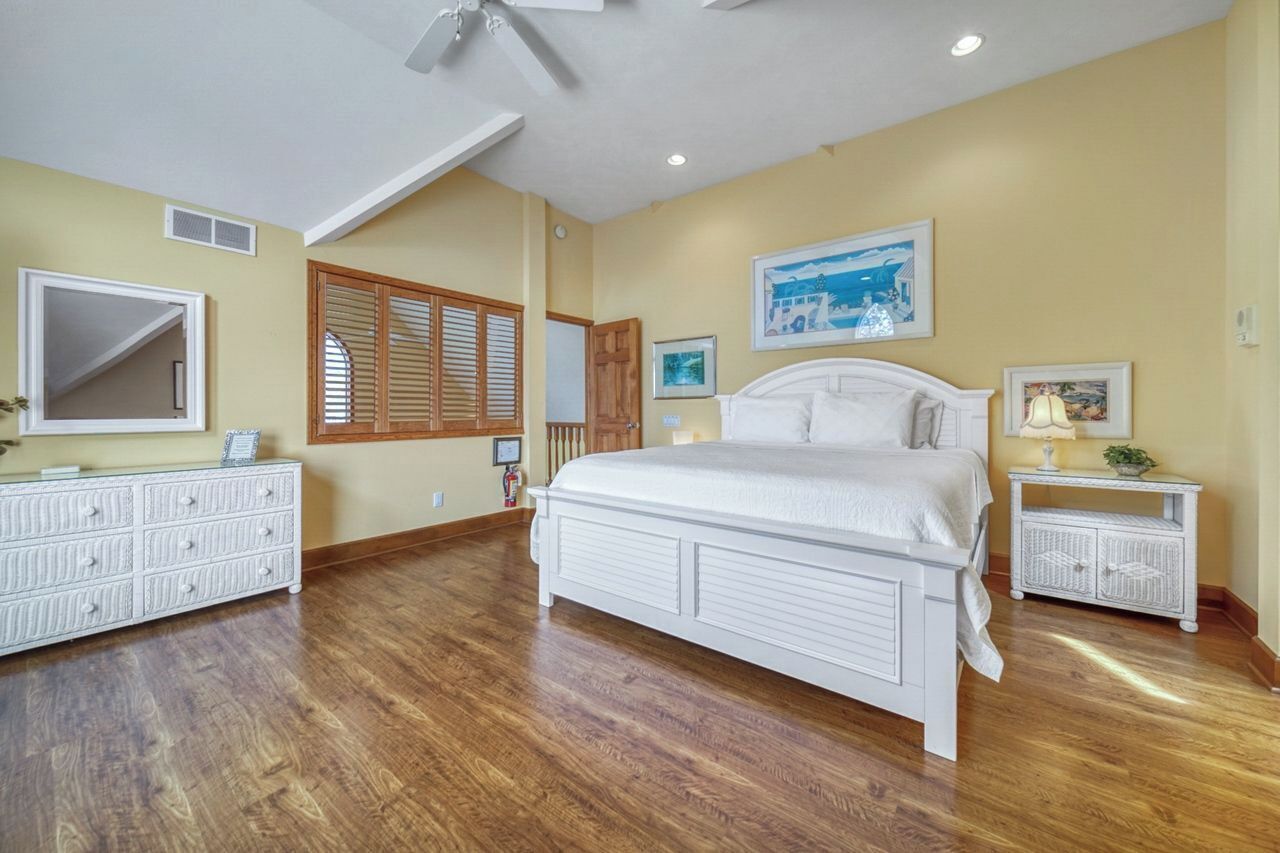 2 bedrooms, iron/ironing board, internet