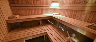Maison à Heure avec piscine et sauna