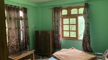 1 bedroom, desk, free WiFi, bed sheets