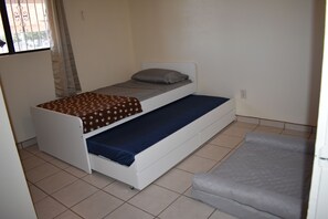 3 makuuhuonetta, silitysrauta/-lauta, Wi-Fi, vuodevaatteet