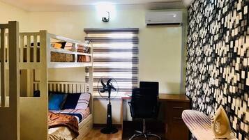 3 bedrooms, desk, iron/ironing board, free WiFi