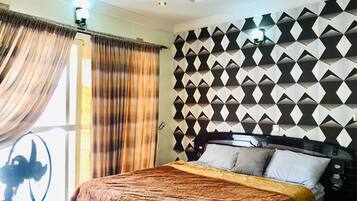 3 sovrum, skrivbord, strykjärn/strykbräda och gratis wi-fi