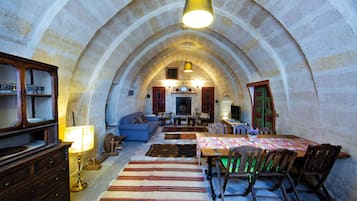 THE COURTYARD SUITE