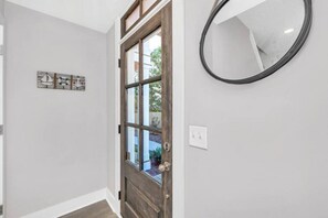 Interior - BRAND NEW LISTING DISCOUNT - The Crow's Nest at Turtle Bay Marina (Old hickory)