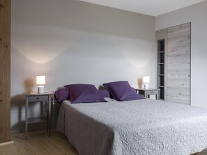 2 bedrooms, free WiFi, bed sheets - Renovated farm cottages, terrace and Scandinavian style (Chapeau)