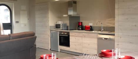 KĂŒhlschrank, Mikrowelle, Ofen, GeschirrspĂŒler