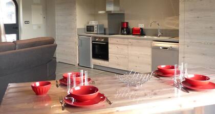 Gßtes rénovés avec terrasse, nature, draps fournis et cheminée