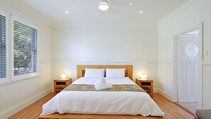 4 chambres, fer et planche à repasser, Wi-Fi, draps fournis