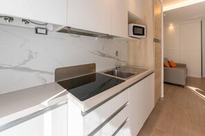 Kühlschrank, Mikrowelle, Geschirrspüler, Gefrierschrank